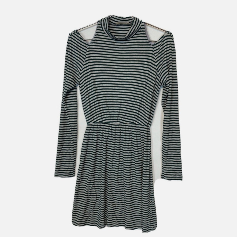 ✨NWT✨Everly - Knit-Cold Shoulder Dress